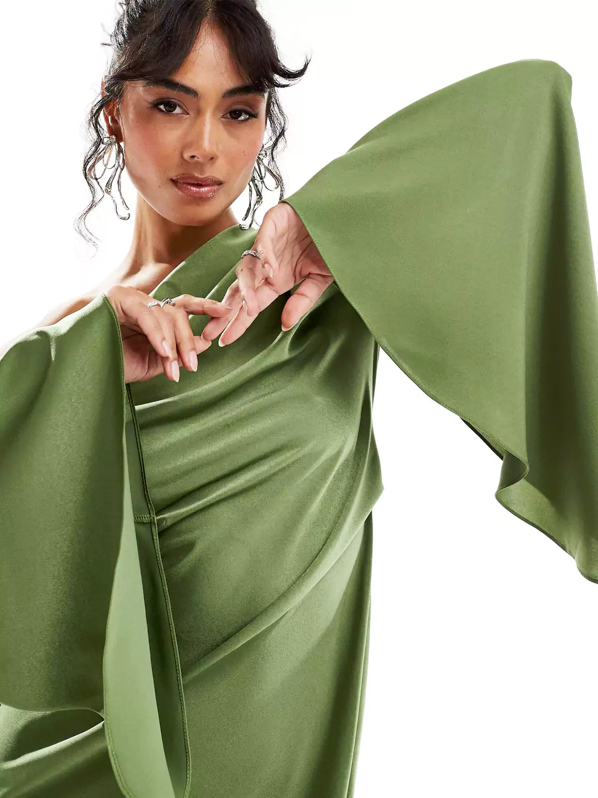 Paloma | Robe longue asymétrique satinée à manches fluides