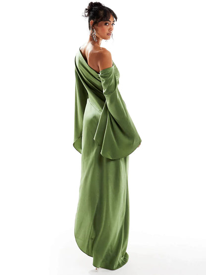 Paloma | Robe longue asymétrique satinée à manches fluides