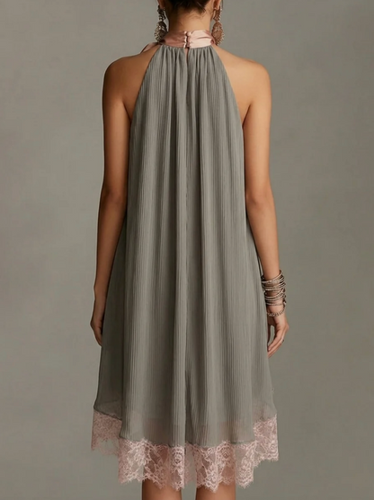 Beatrice | Mini-robe grise en satin avec nœud rose et volant