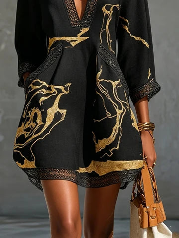 Cristina | Mini-robe noire avec imprimé marbré doré et dentelle au crochet